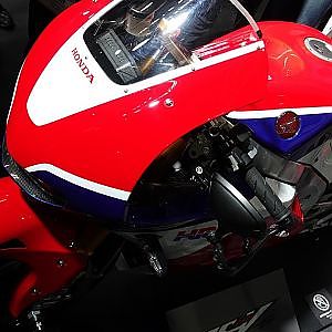 (4K)HONDA RC213V‐S 2018 ホンダMotoGP参戦車両 - 大阪モーターサイクルショー2018